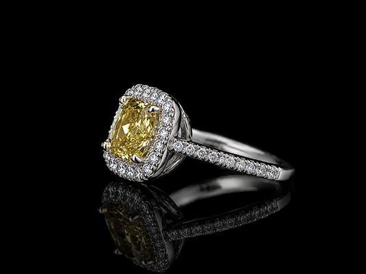 Yellow Diamond Halo Ring 0,92 ct in 18 Karat Weißgold