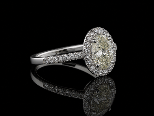 Ovaler Diamantring mit Halo – 1,87 ct – 18 kt Weißgold