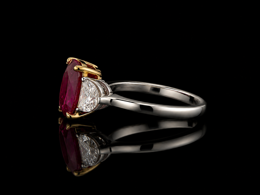 Rubinring mit 2,81 ct Mosambik-Rubin und 0,70 ct Diamanten in 18 Karat Gold-Weißgold