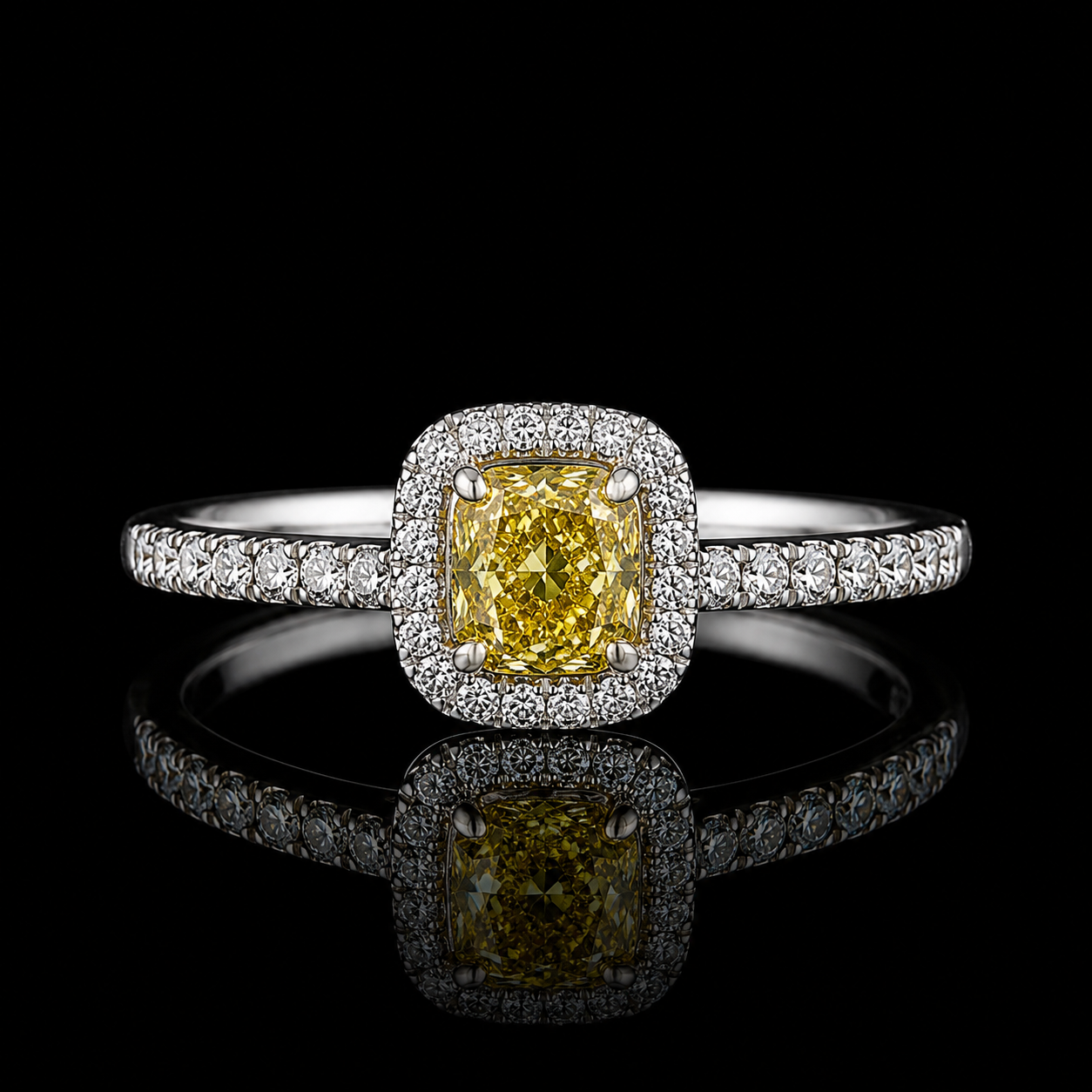 Yellow Diamond Halo Ring 0,92 ct in 18 Karat Weißgold