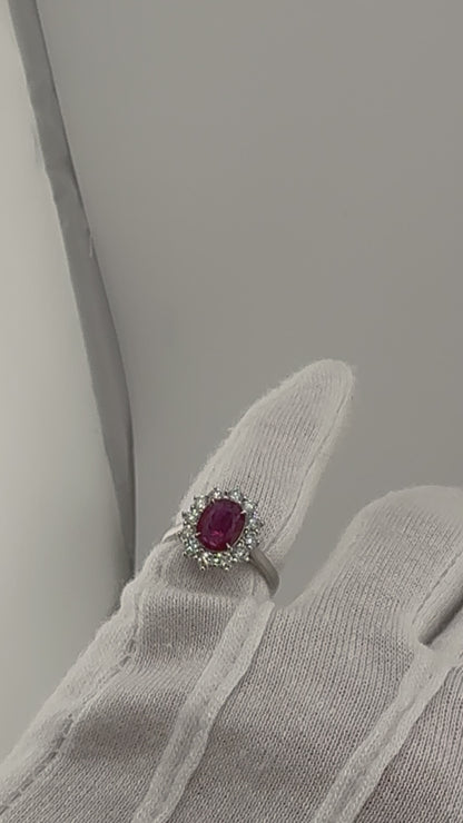 Rubin Halo Ring mit Diamanten